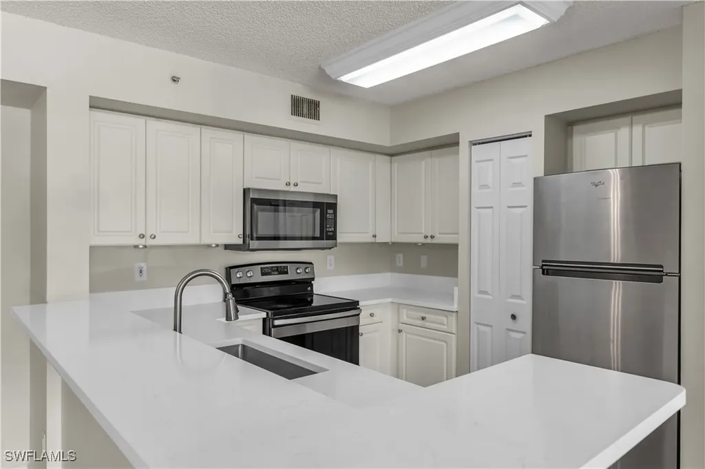 1230 Wildwood Lakes Boulevard Naples FL 34104