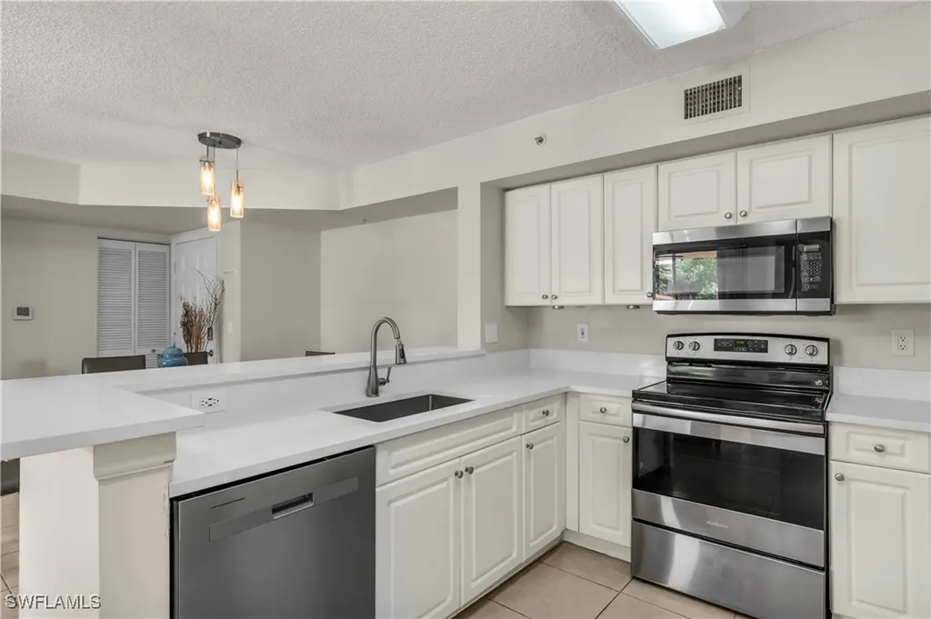 1230 Wildwood Lakes Boulevard Naples FL 34104