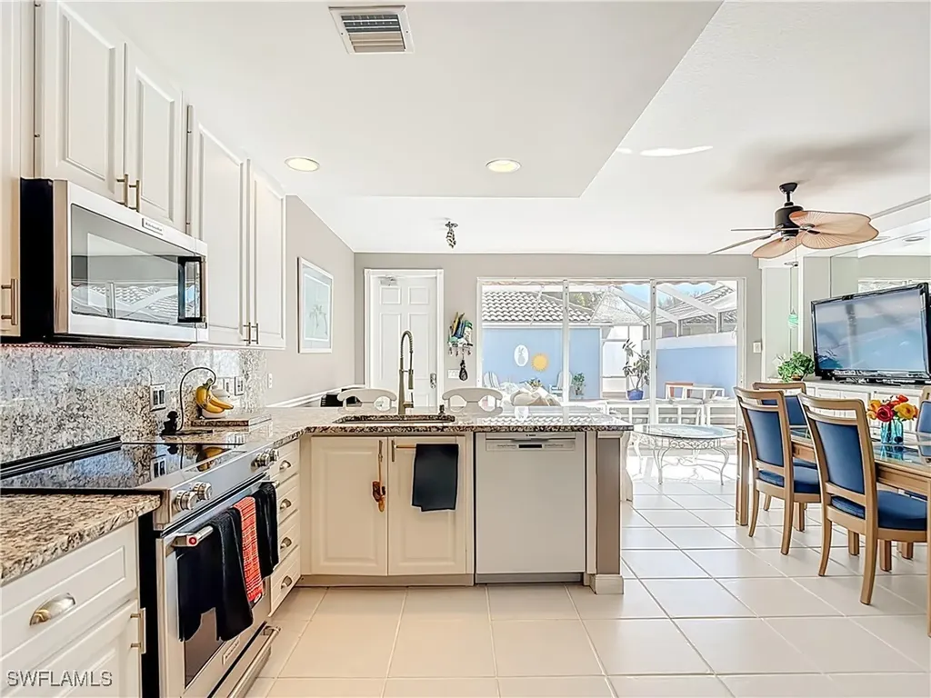 6186 Towncenter Circle Naples FL 34119