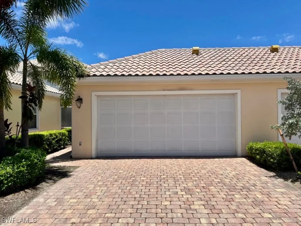 6186 Towncenter Circle Naples FL 34119