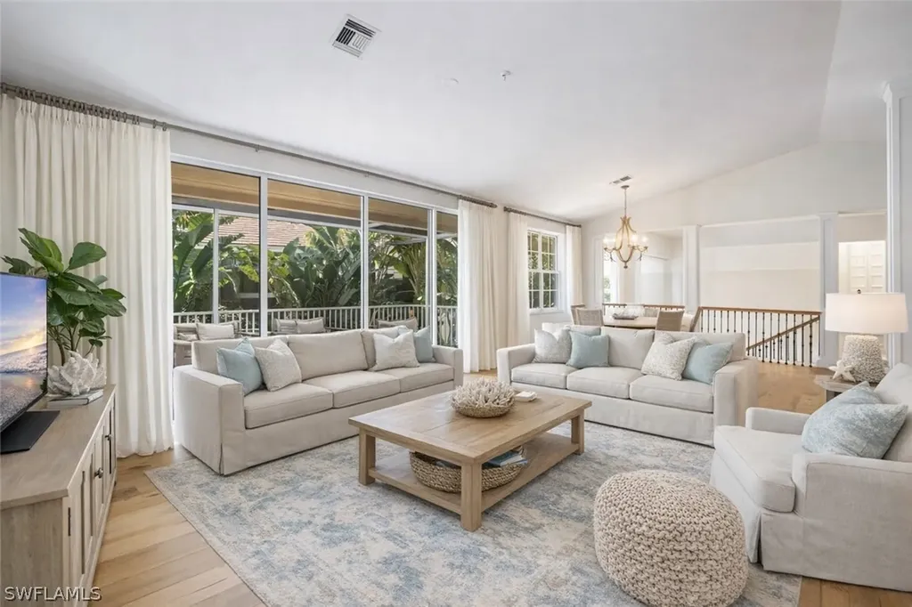 Naples FL, 611 10TH Avenue S, Unit B2