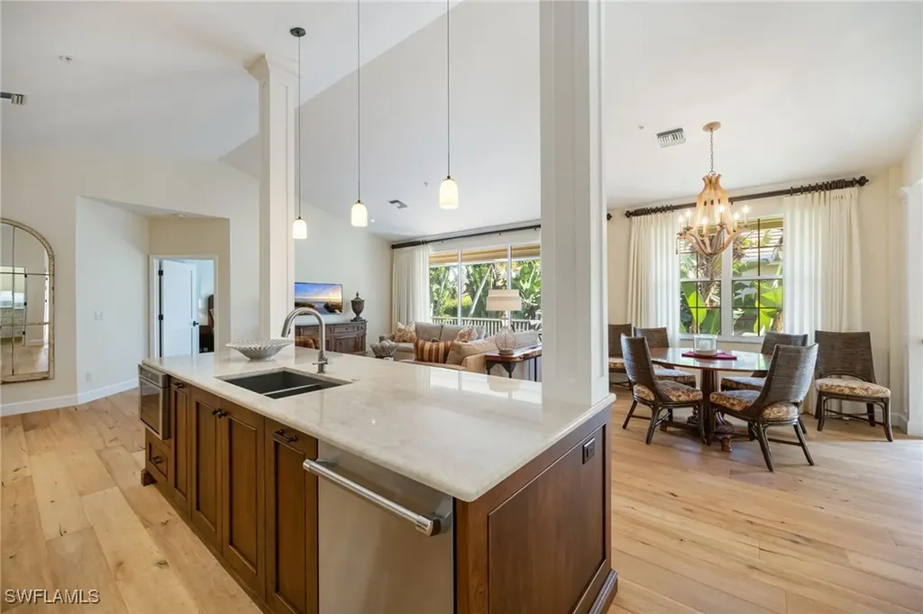 611 10th Avenue S Naples FL 34102