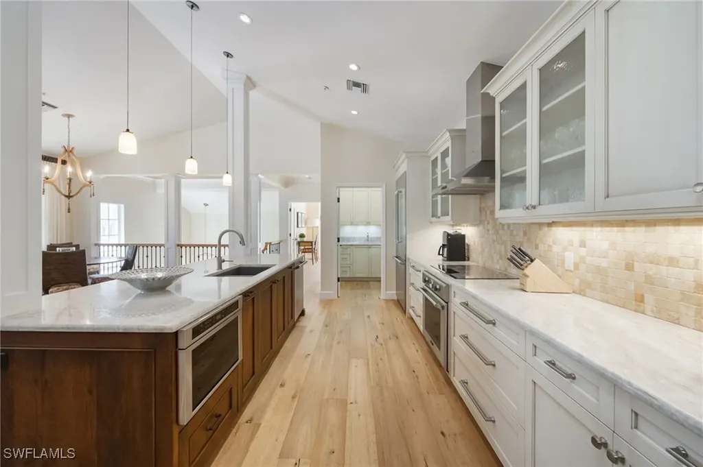 611 10th Avenue S Naples FL 34102