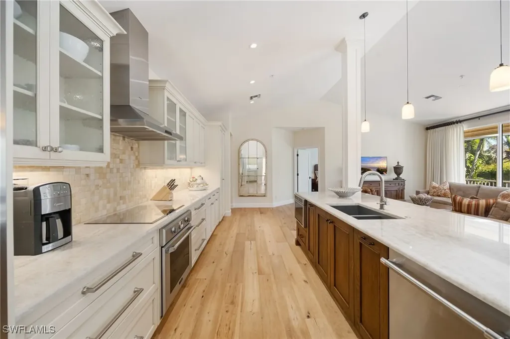 611 10th Avenue S Naples FL 34102