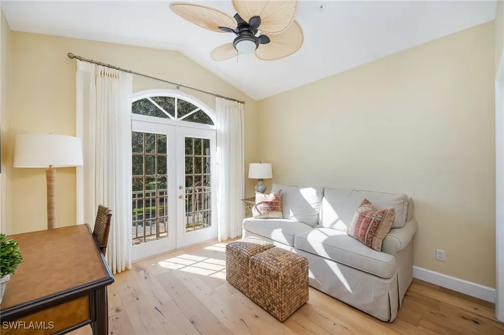 611 10th Avenue S Naples FL 34102