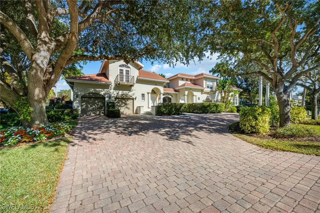 611 10th Avenue S Naples FL 34102