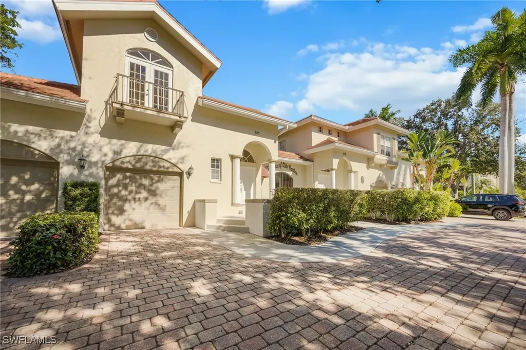 611 10th Avenue S Naples FL 34102