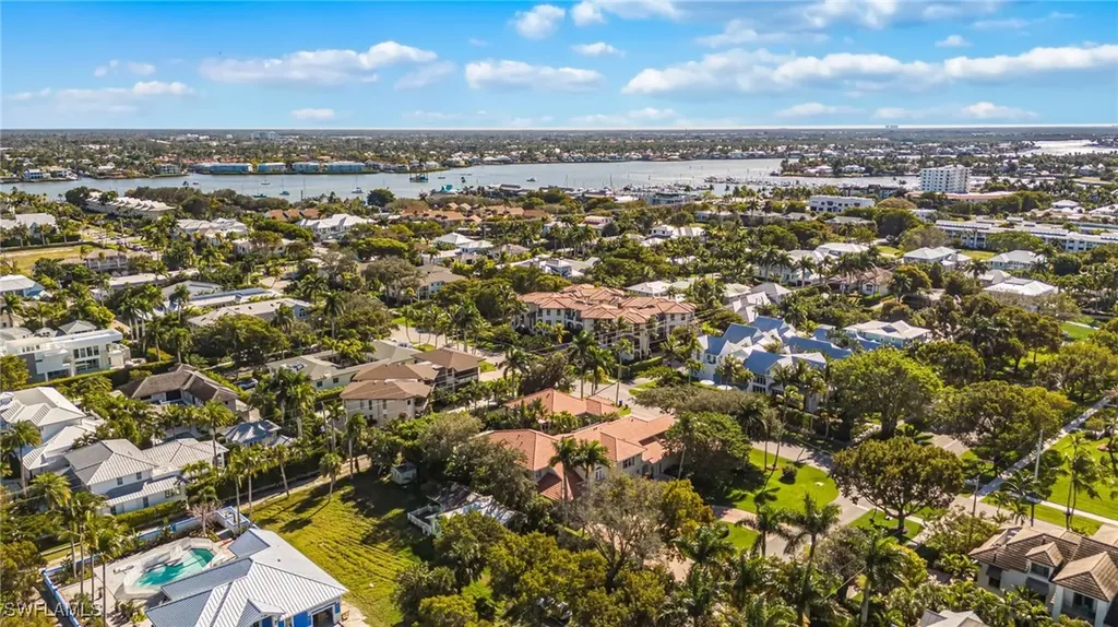 611 10th Avenue S Naples FL 34102
