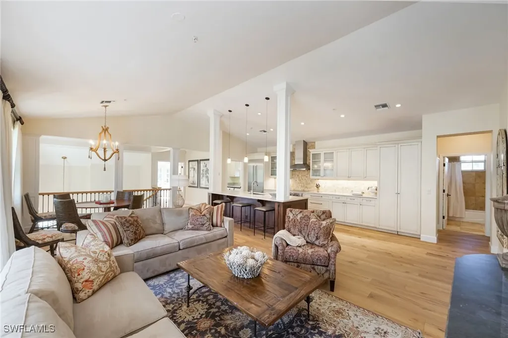 611 10th Avenue S Naples FL 34102