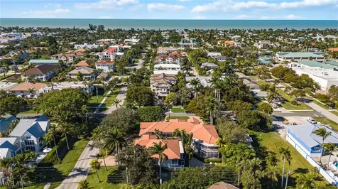 611 10TH Avenue S Naples FL 34102