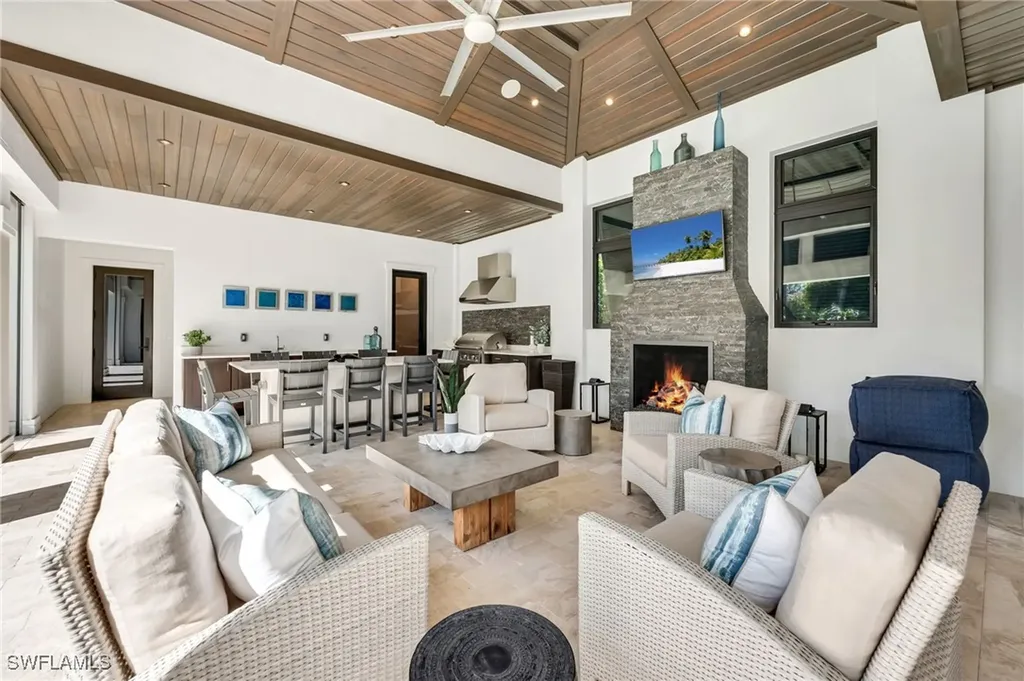 2025 Crayton Road Naples FL 34102