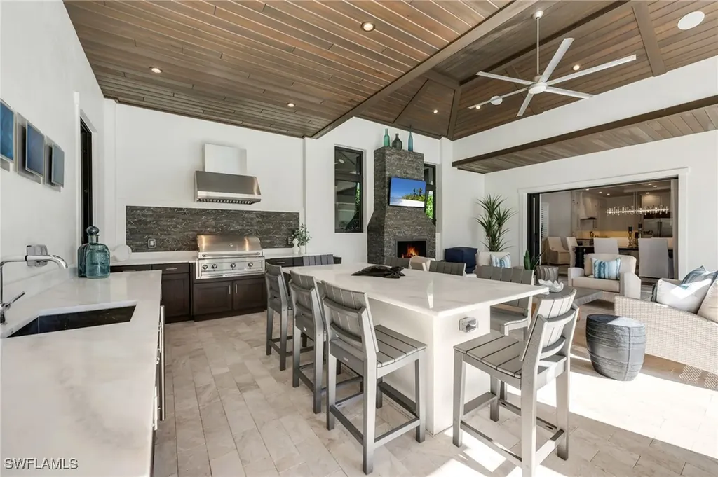 2025 Crayton Road Naples FL 34102
