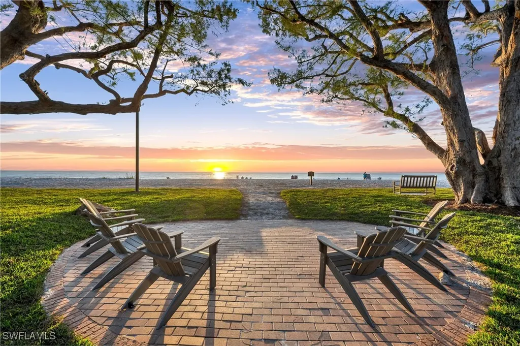 2025 Crayton Road Naples FL 34102