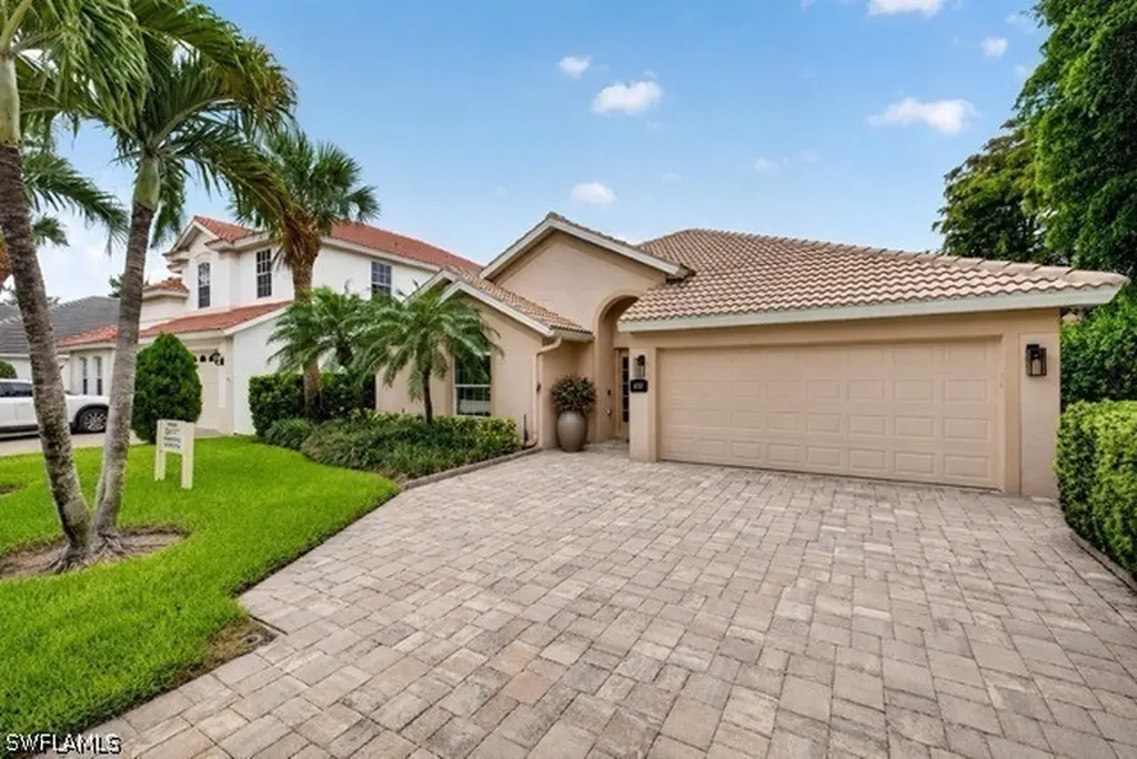 6737 Autumn Woods Boulevard Naples FL 34109