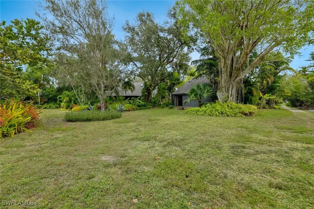 1329 Solana Road Naples FL 34103