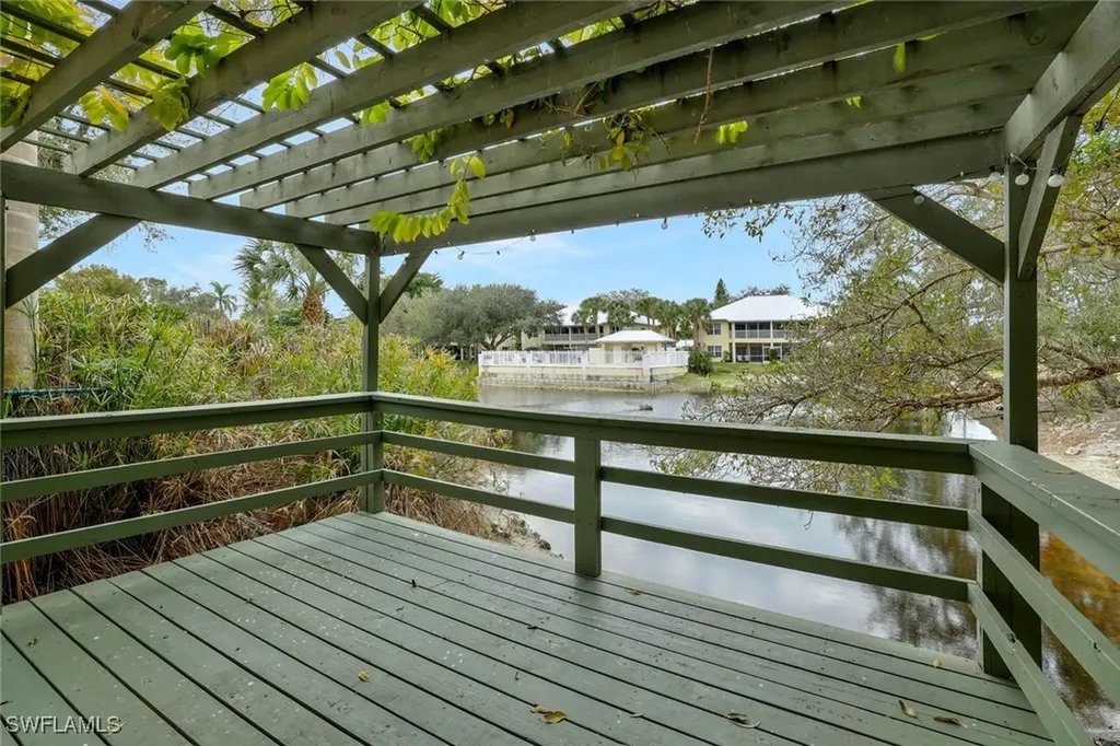 1329 Solana Road Naples FL 34103