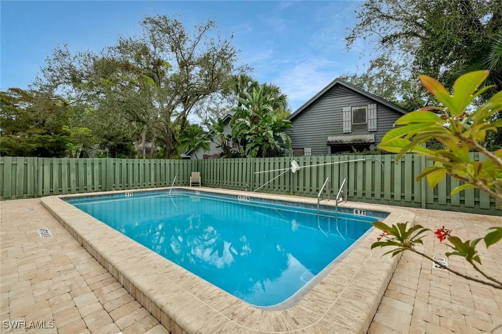1329 Solana Road Naples FL 34103