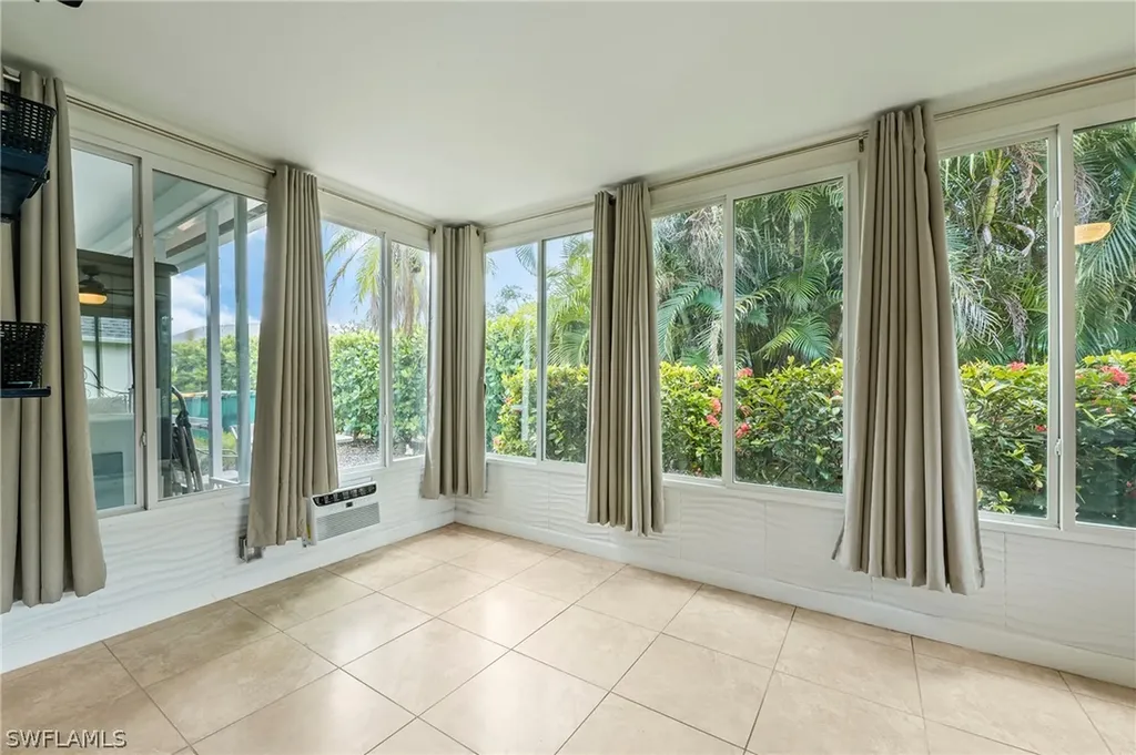 30 Kings Road Naples FL 34112