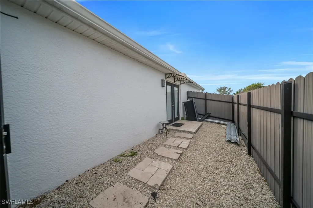 1140 NW 19th Place Cape Coral FL 33993