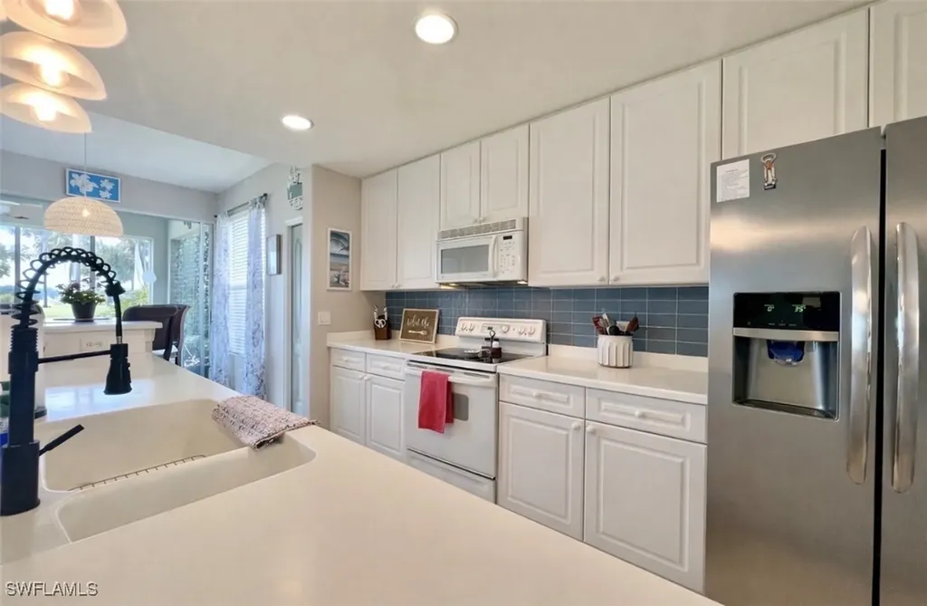 1945 Crestview Way Naples FL 34119