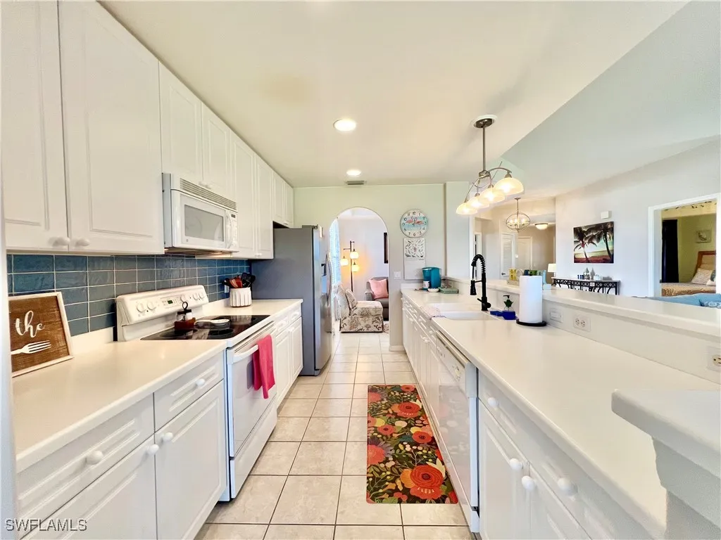 1945 Crestview Way Naples FL 34119