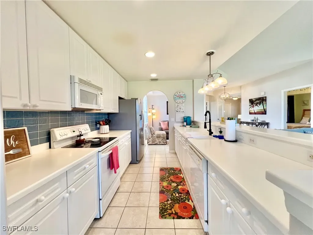 1945 Crestview Way Naples FL 34119