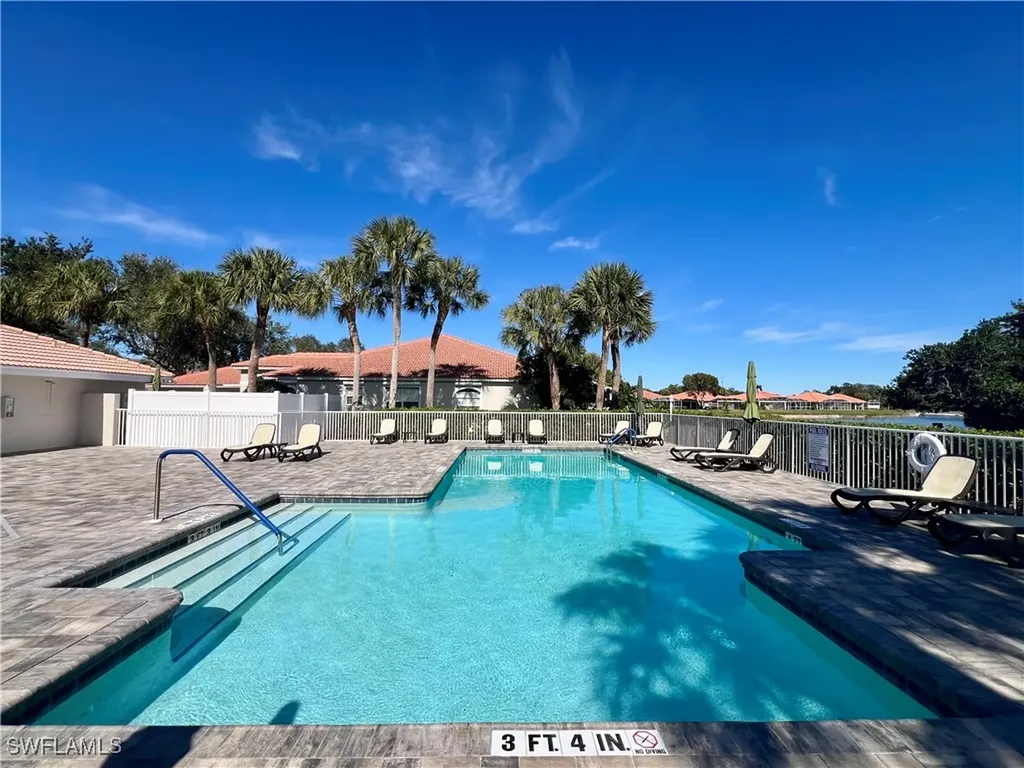 1945 Crestview Way Naples FL 34119