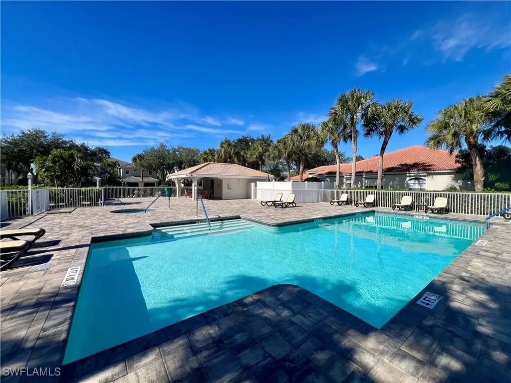 1945 Crestview Way Naples FL 34119