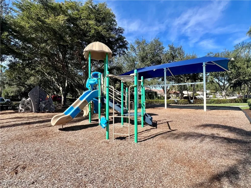 1945 Crestview Way Naples FL 34119