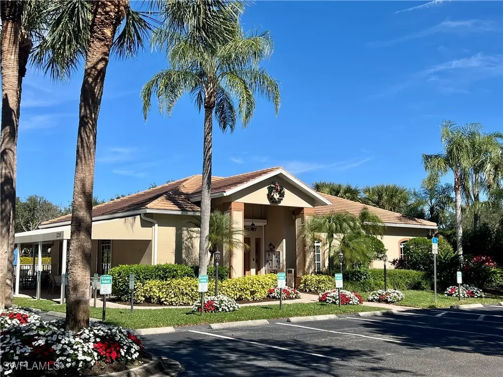 1945 Crestview Way Naples FL 34119