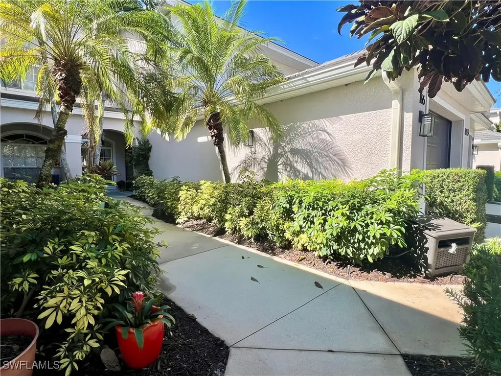 1945 Crestview Way Naples FL 34119