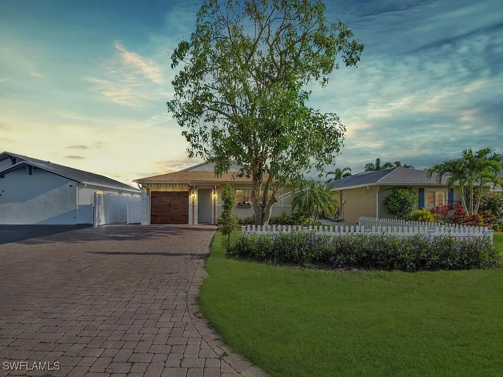 637 103rd Avenue N Naples FL 34108