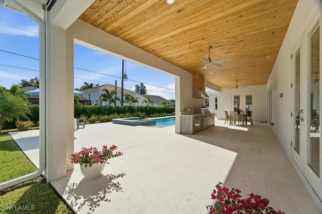 526 104th Avenue N Naples FL 34108
