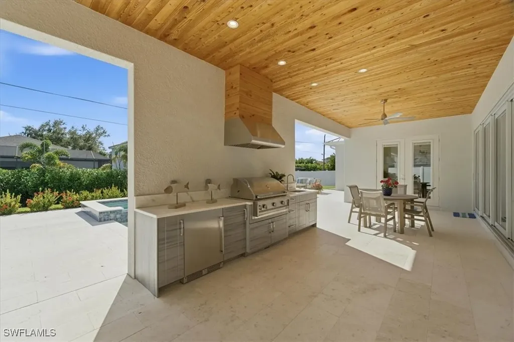 526 104th Avenue N Naples FL 34108