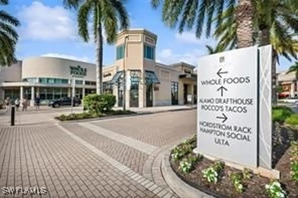 526 104th Avenue N Naples FL 34108