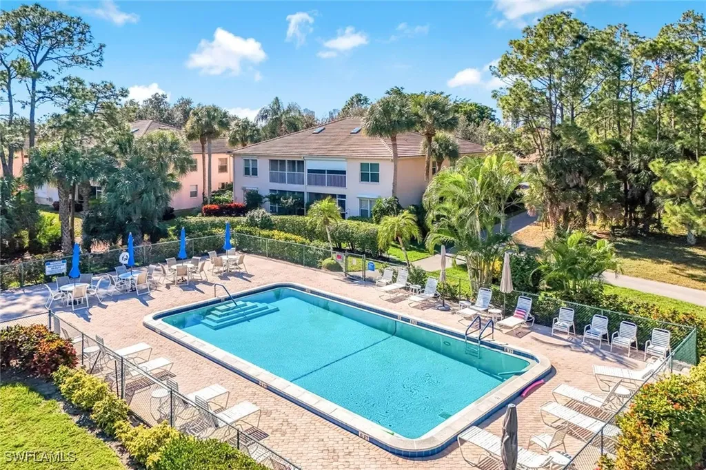 524 Lake Louise Circle Naples FL 34110