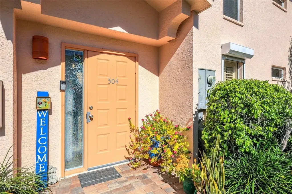 524 Lake Louise Circle Naples FL 34110