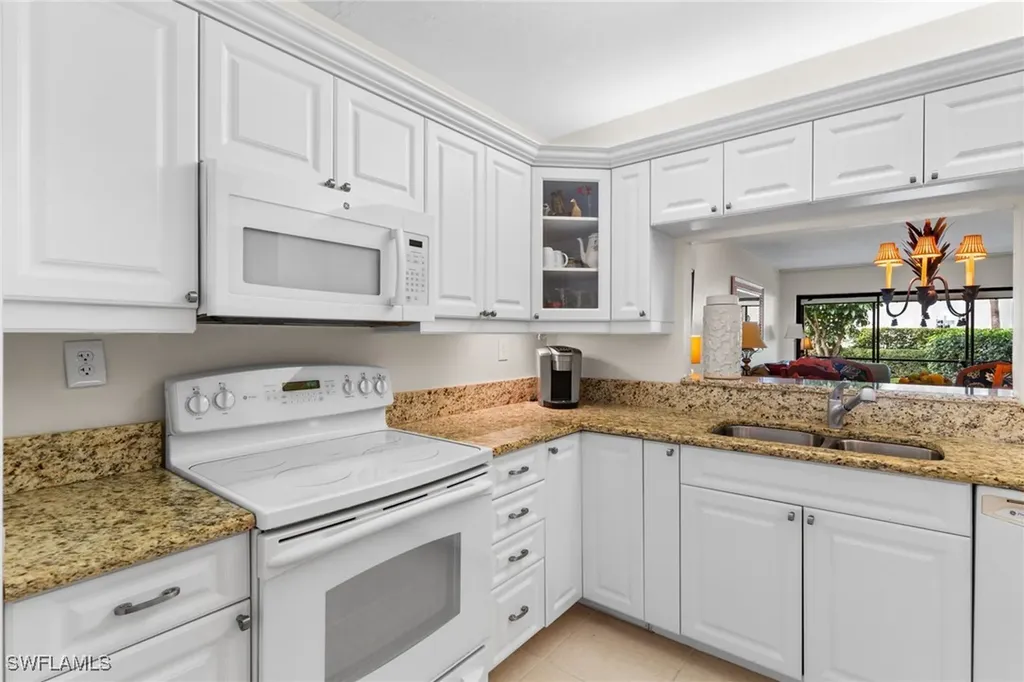 1818 Kings Lake Boulevard Naples FL 34112