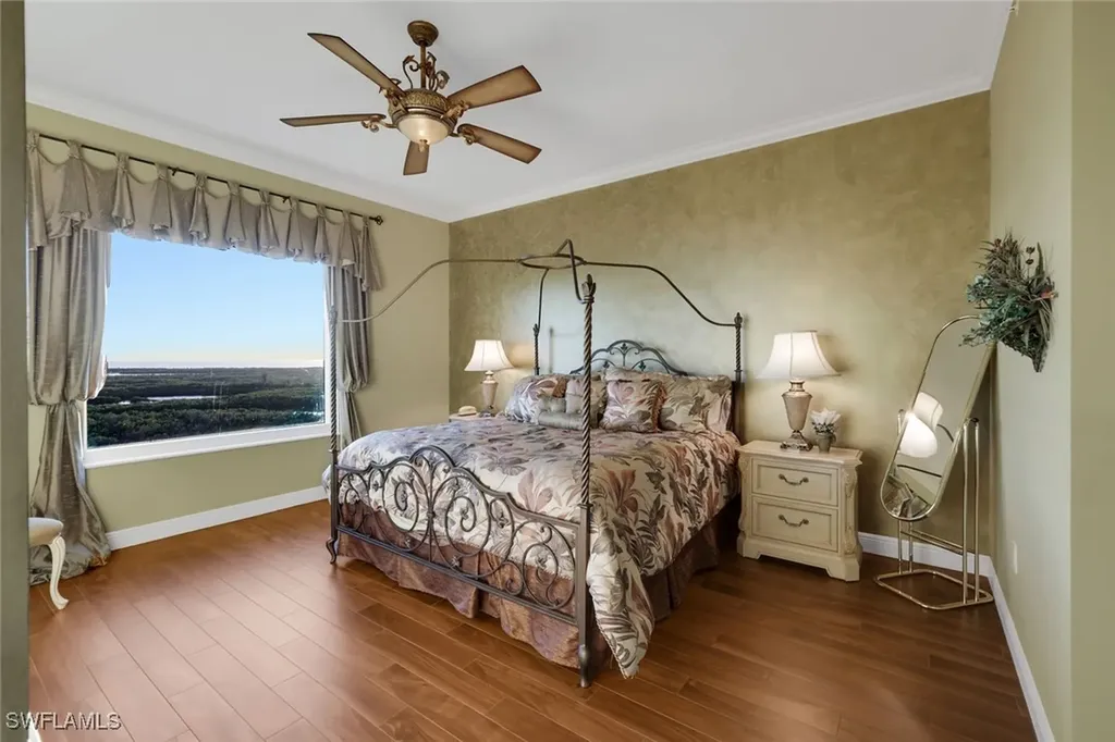 455 Cove Tower Drive Naples FL 34110