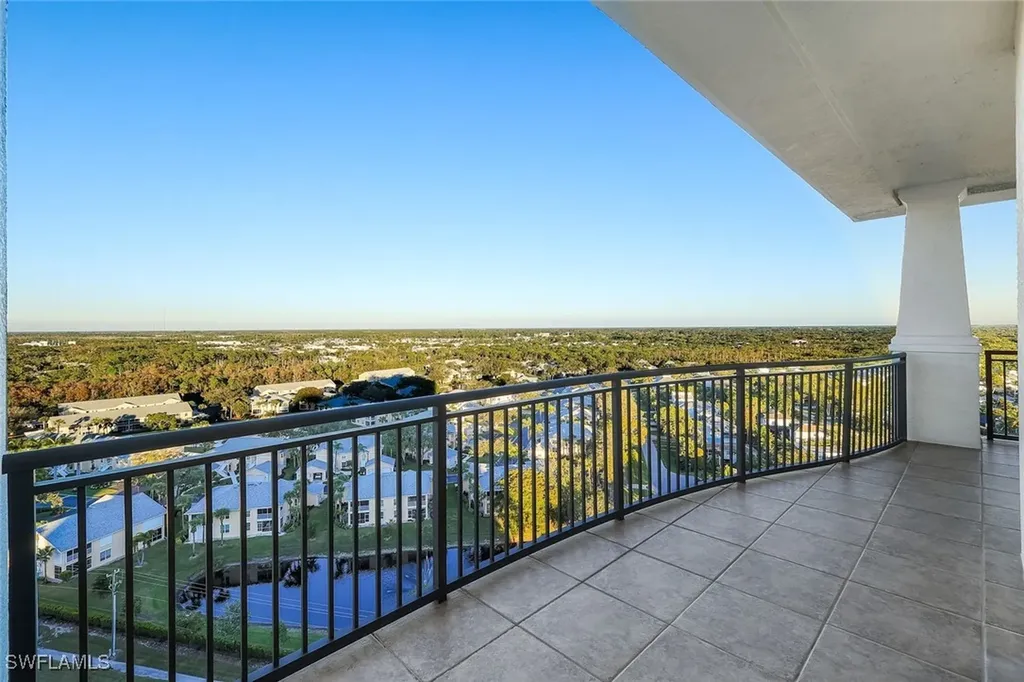 455 Cove Tower Drive Naples FL 34110