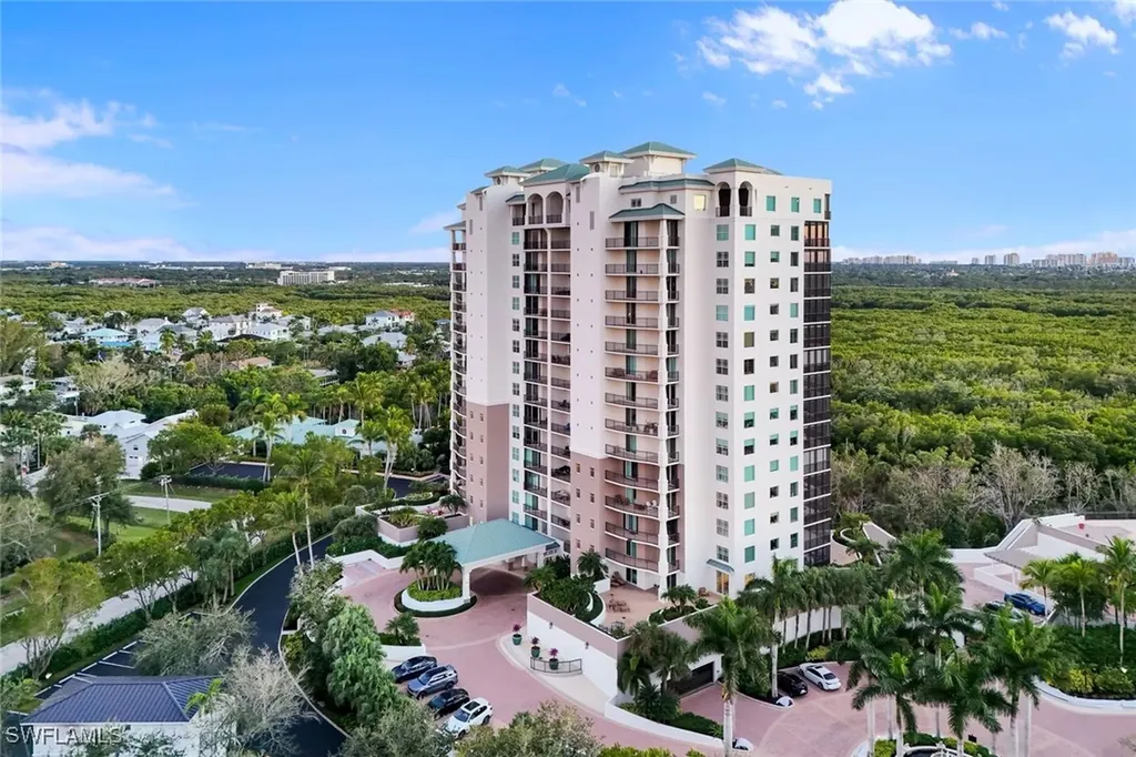 455 Cove Tower Drive Naples FL 34110