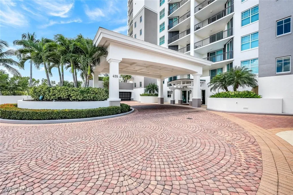 455 Cove Tower Drive Naples FL 34110