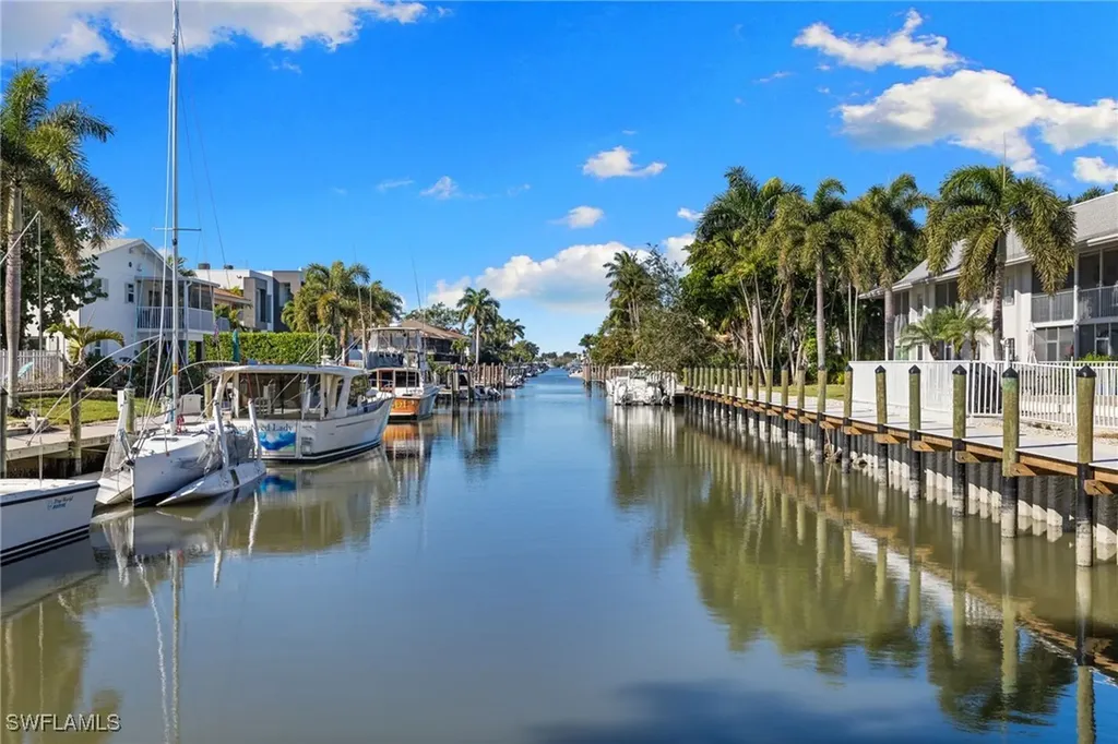 1686 Blue Point Avenue Naples FL 34102