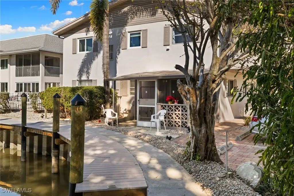 1686 Blue Point Avenue Naples FL 34102