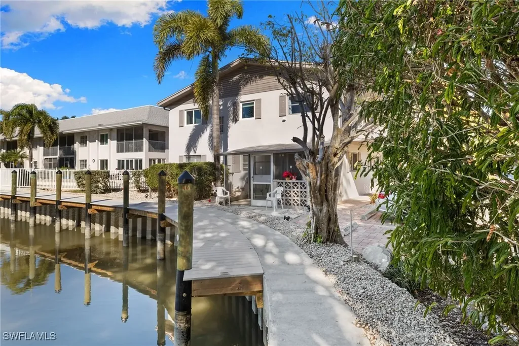 1686 Blue Point Avenue Naples FL 34102