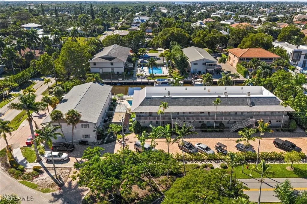 1686 Blue Point Avenue Naples FL 34102