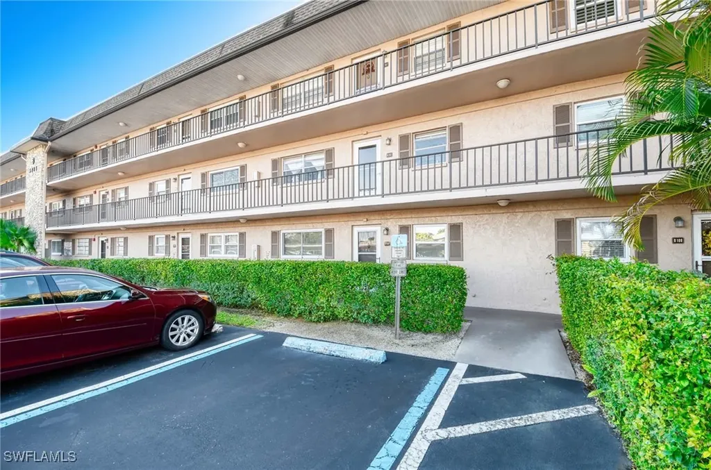 5483 Rattlesnake Hammock Road Naples FL 34113