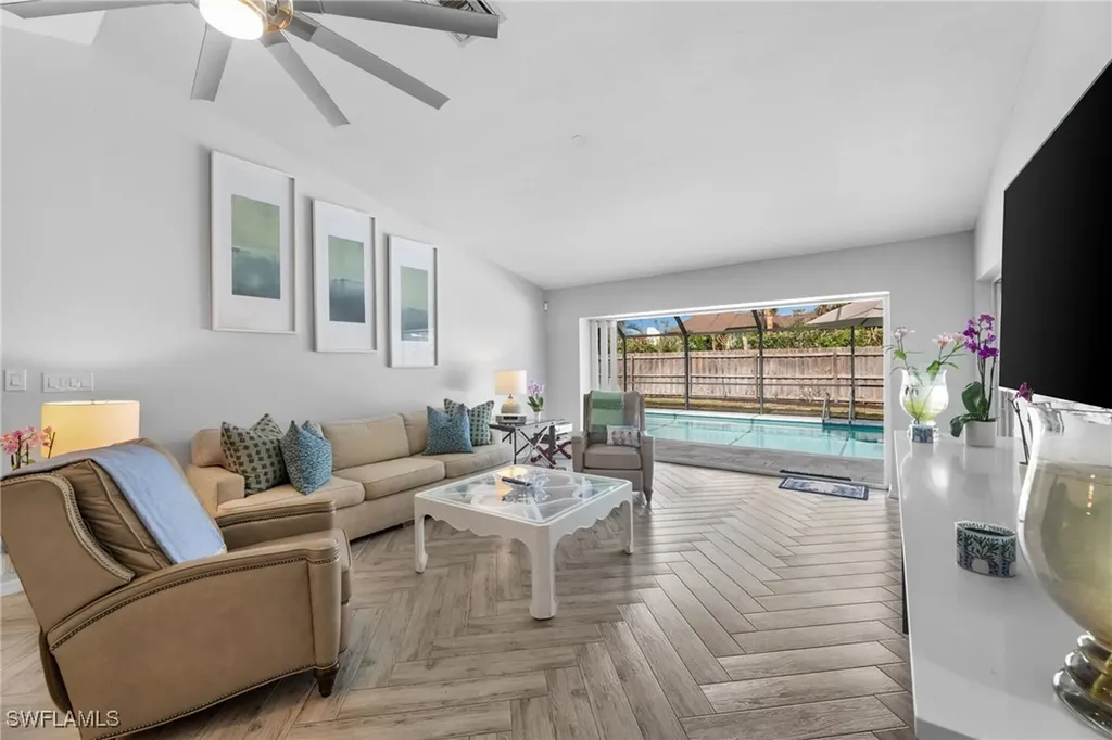2467 Pine Woods Circle Naples FL 34105