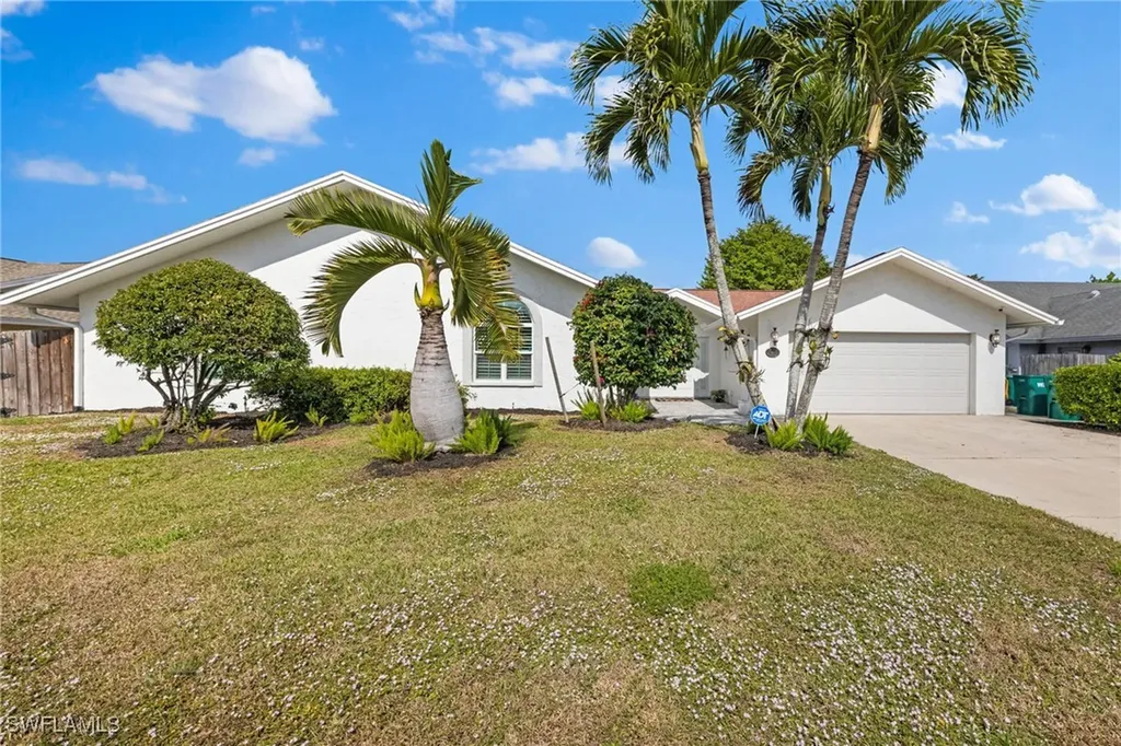 2467 Pine Woods Circle Naples FL 34105
