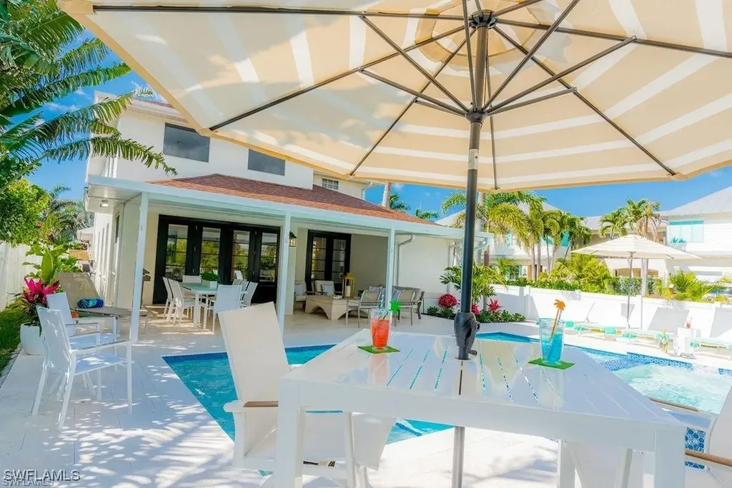 10082 Vanderbilt Drive Naples FL 34108
